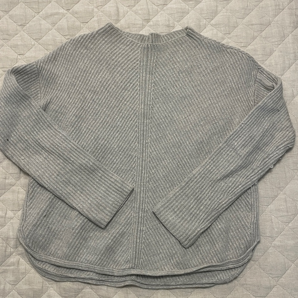 Aritzia Babaton Grey Sweater Size S